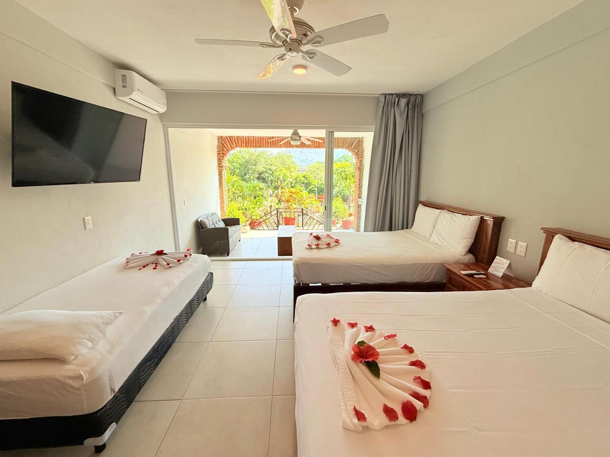 Hotel Villas Ema Zihuatanejo Esterno foto